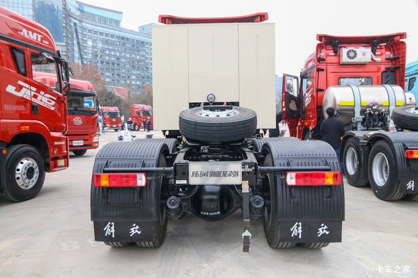 青岛解放 JH6重卡 领航版 510马力 6X4 CNG牵引车