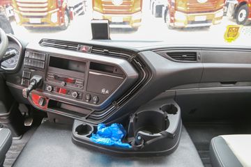 һ����� J6E�ؿ� 520���� 4X2 AMT�Զ���ǣ����(CA4180P66K25E6)ͼƬ