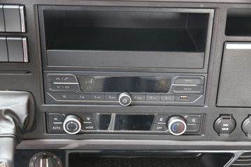 һ����� J6E�ؿ� 520���� 4X2 AMT�Զ���ǣ����(CA4180P66K25E6)ͼƬ