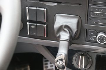 һ����� J6E�ؿ� 520���� 4X2 AMT�Զ���ǣ����(CA4180P66K25E6)ͼƬ