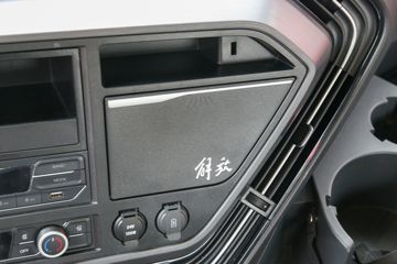 һ����� J6E�ؿ� 520���� 4X2 AMT�Զ���ǣ����(CA4180P66K25E6)ͼƬ