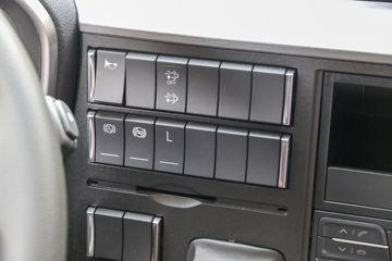 һ����� J6E�ؿ� 520���� 4X2 AMT�Զ���ǣ����(CA4180P66K25E6)ͼƬ