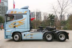 青岛解放 鹰途 头等舱 620马力 6X4 AMT自动档牵引车(CA4257P35K2T1E6A80)