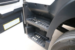 青岛解放 JK6 320马力 轻量化版 8X4 8方混凝土搅拌运输车(CA1311P28K1L4T4BE6A81)