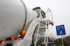 青岛解放 JK6 320马力 轻量化版 8X4 8方混凝土搅拌运输车(CA1311P28K1L4T4BE6A81)