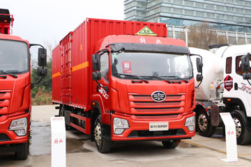 青岛解放 JK6 220马力 4X2 7.8米厢式危化品车(CA1180P28K2L4BE6A81)