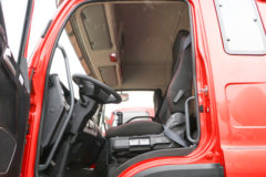 青岛解放 JK6 220马力 4X2 7.8米厢式危化品车(CA1180P28K2L4BE6A81)