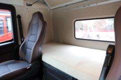 一汽解放 J7重卡 660马力 6X4 牵引车(国六)(CA4250P77K25T1E6)