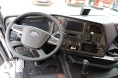 一汽解放 J7重卡 660马力 6X4 牵引车(国六)(CA4250P77K25T1E6)