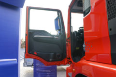 中国重汽 汕德卡SITRAK G5S重卡 290马力 4X2 6.8米AMT自动档栏板载货车(国六)