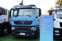 中国重汽 HOWO TX重卡 25T 6X4纯电动牵引车(ZZ4257Y344GZ1BEV35)350.07kWh