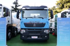 中国重汽 HOWO TX重卡 25T 6X4纯电动牵引车(ZZ4257Y344GZ1BEV35)350.07kWh