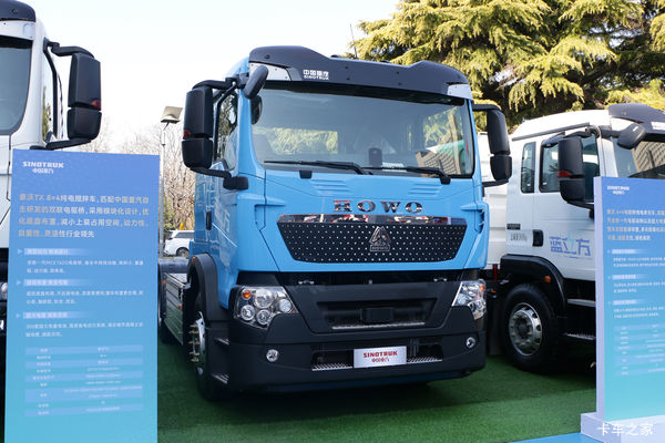 中国重汽 HOWO TX重卡 25T 6X4纯电动牵引车(ZZ4257Y344GZ1BEV35)350.07kWh