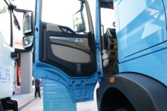 中国重汽 HOWO TX重卡 25T 6X4纯电动牵引车(ZZ4257Y344GZ1BEV35)350.07kWh