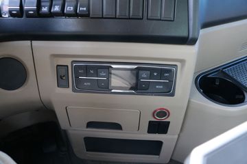 �������� HOWO TX�ؿ� 8X4 5.8�״��綯��ж��(ZZ3317Y326GZ1BEV)422kWhͼƬ