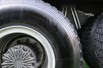 �������� HOWO TX�ؿ� 8X4 5.8�״��綯��ж��(ZZ3317Y326GZ1BEV)422kWhͼƬ