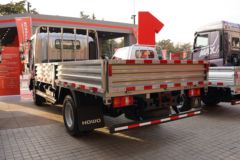 中国重汽HOWO 悍将 160马力 4.15米单排栏板轻卡(国六)(法士特8档)(ZZ1047G3215F144)