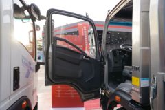 中国重汽HOWO 悍将 160马力 4.15米单排栏板轻卡(国六)(法士特8档)(ZZ1047G3215F144)