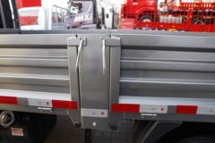 中国重汽HOWO 悍将 160马力 4.15米单排栏板轻卡(国六)(法士特8档)(ZZ1047G3215F144)