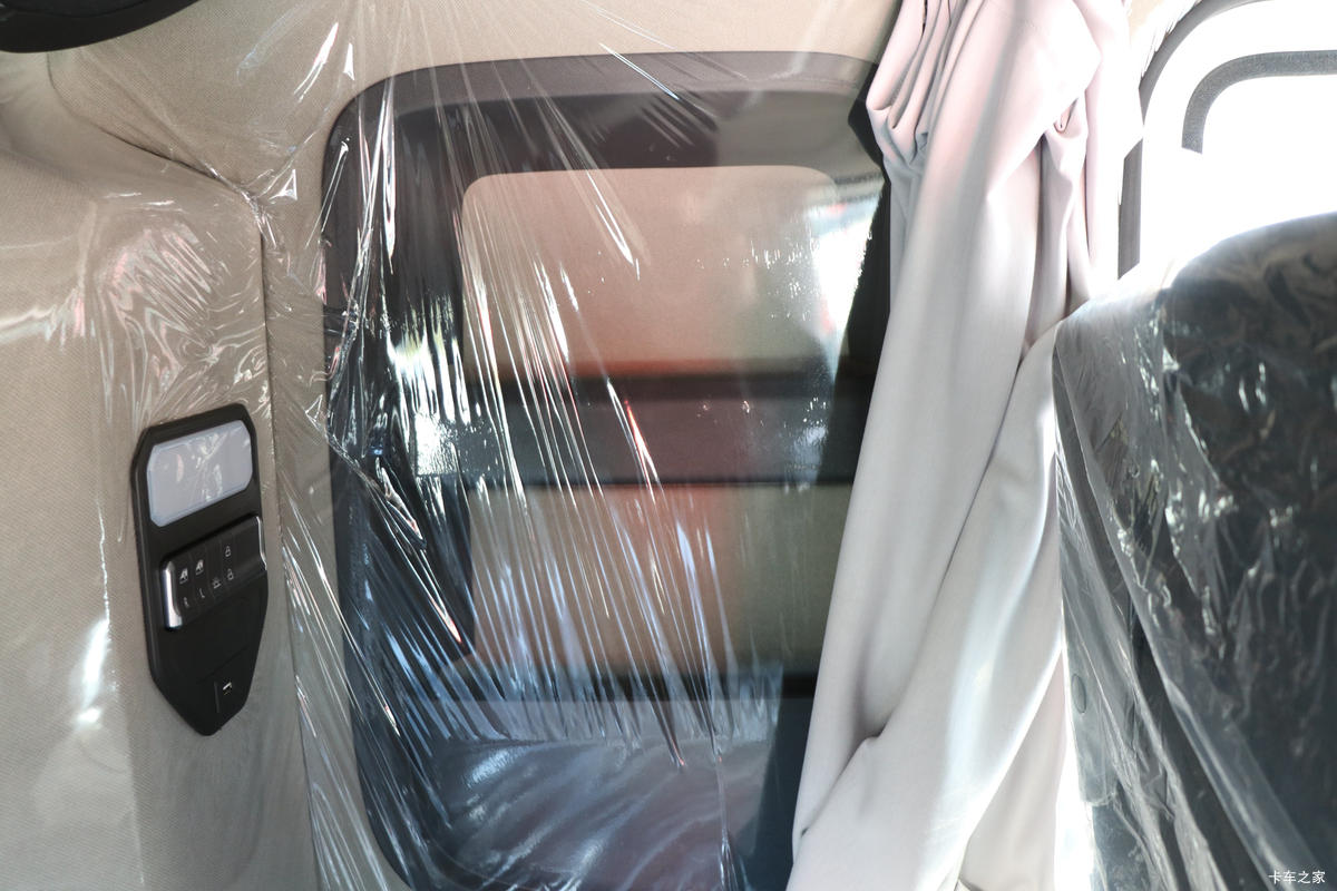 �й����� HOWO MAX 350���� 6X2 9.6���Զ��������ػ���(����)��ʻ��                                               