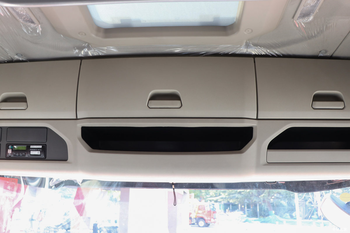 �й����� HOWO MAX 350���� 6X2 9.6���Զ��������ػ���(����)��ʻ��                                               
