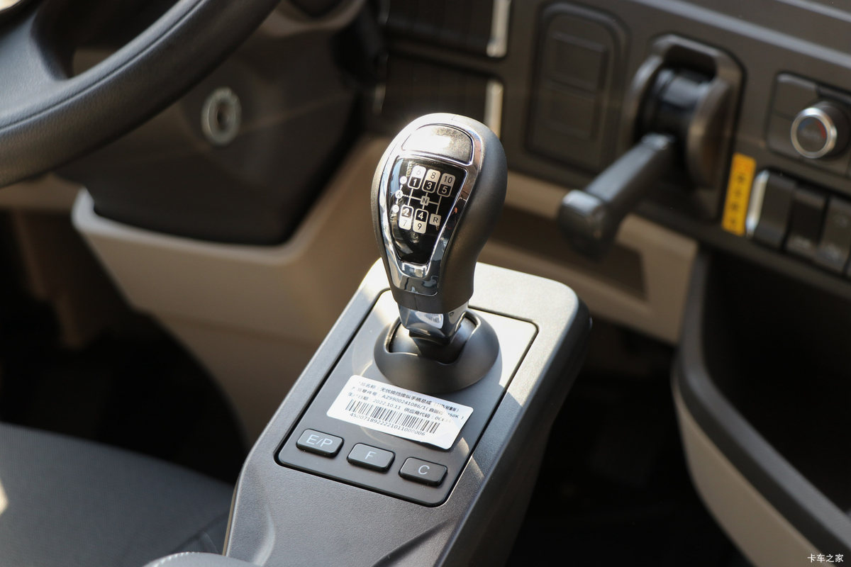 �й����� HOWO MAX 350���� 6X2 9.6���Զ��������ػ���(����)��ʻ��                                               