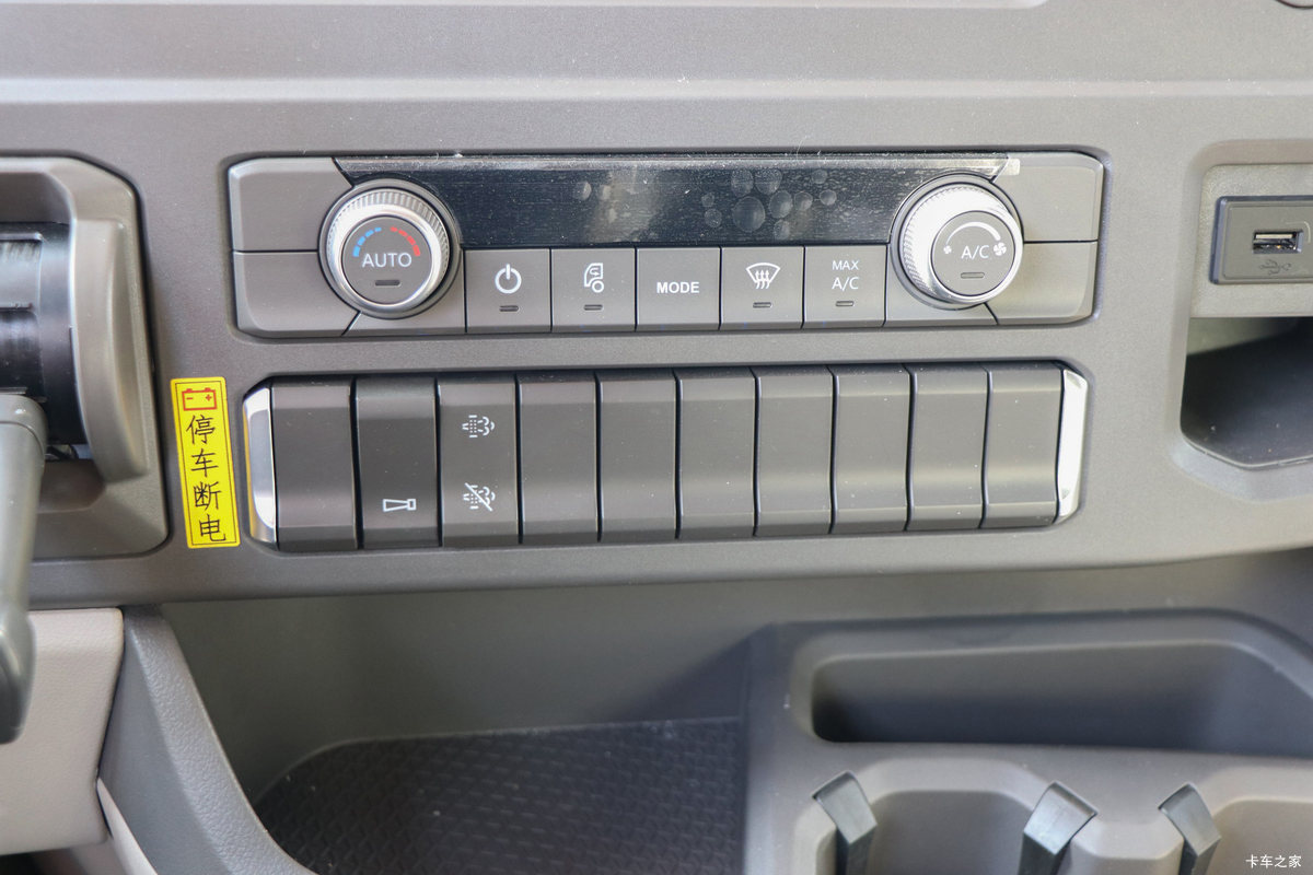 �й����� HOWO MAX 350���� 6X2 9.6���Զ��������ػ���(����)��ʻ��                                               