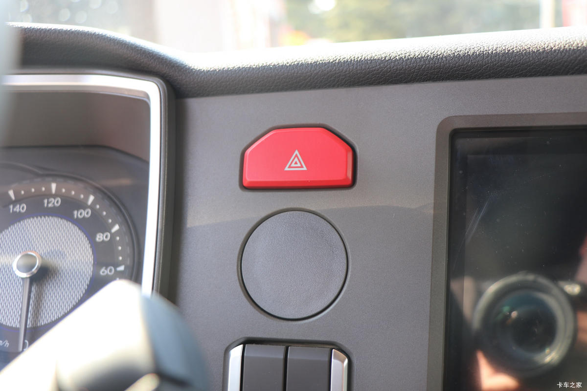 �й����� HOWO MAX 350���� 6X2 9.6���Զ��������ػ���(����)��ʻ��                                               