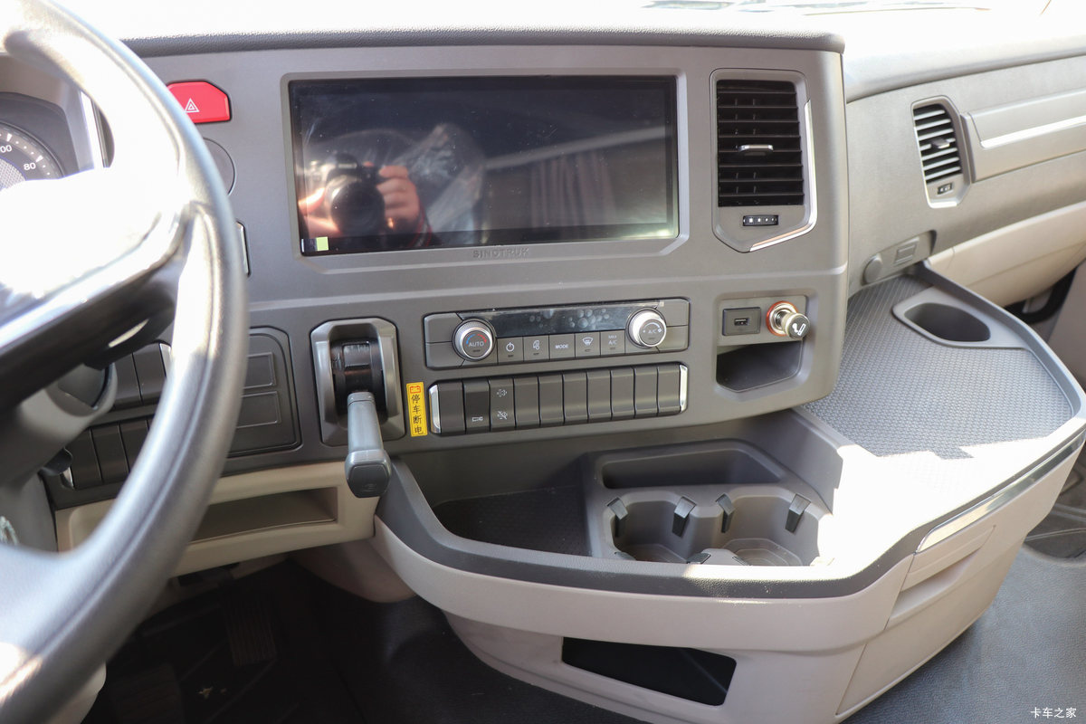 �й����� HOWO MAX 350���� 6X2 9.6���Զ��������ػ���(����)��ʻ��                                               