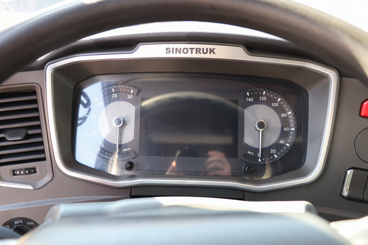 �й����� HOWO MAX 350���� 6X2 9.6���Զ��������ػ���(����)��ʻ��                                               