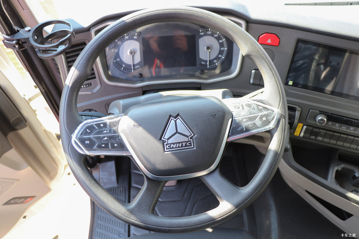 �й����� HOWO MAX 350���� 6X2 9.6���Զ��������ػ���(����)��ʻ��                                               