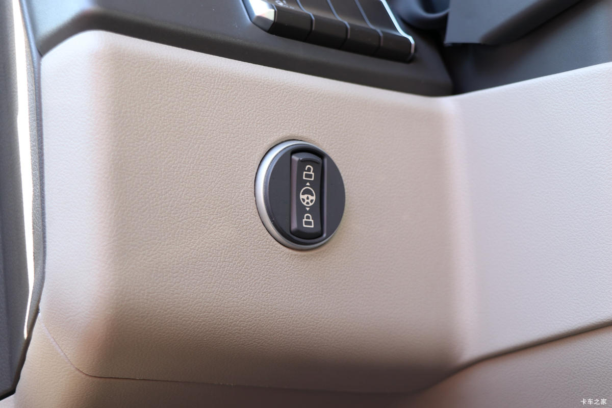 �й����� HOWO MAX 350���� 6X2 9.6���Զ��������ػ���(����)��ʻ��                                               