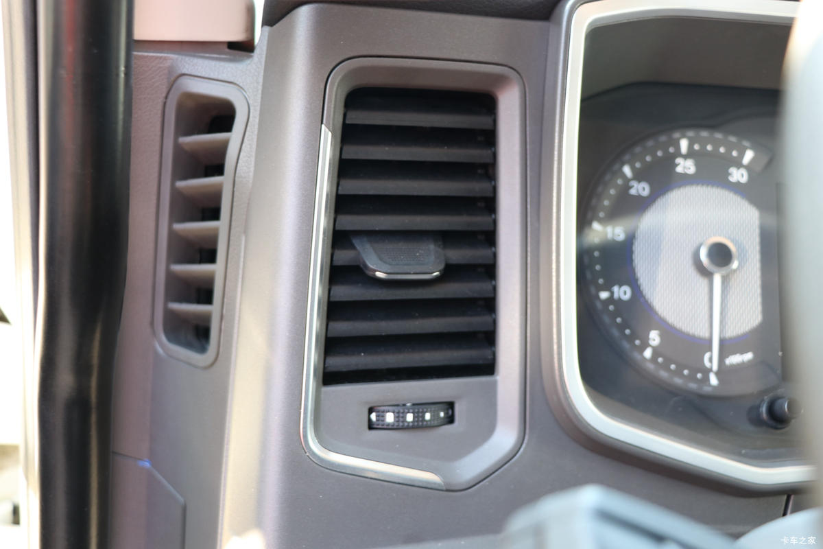 �й����� HOWO MAX 350���� 6X2 9.6���Զ��������ػ���(����)��ʻ��                                               