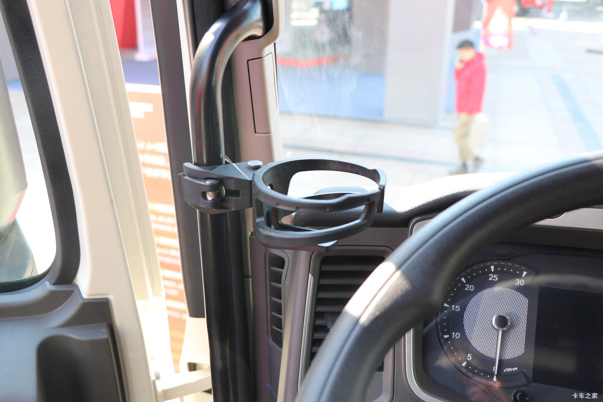 �й����� HOWO MAX 350���� 6X2 9.6���Զ��������ػ���(����)��ʻ��                                               
