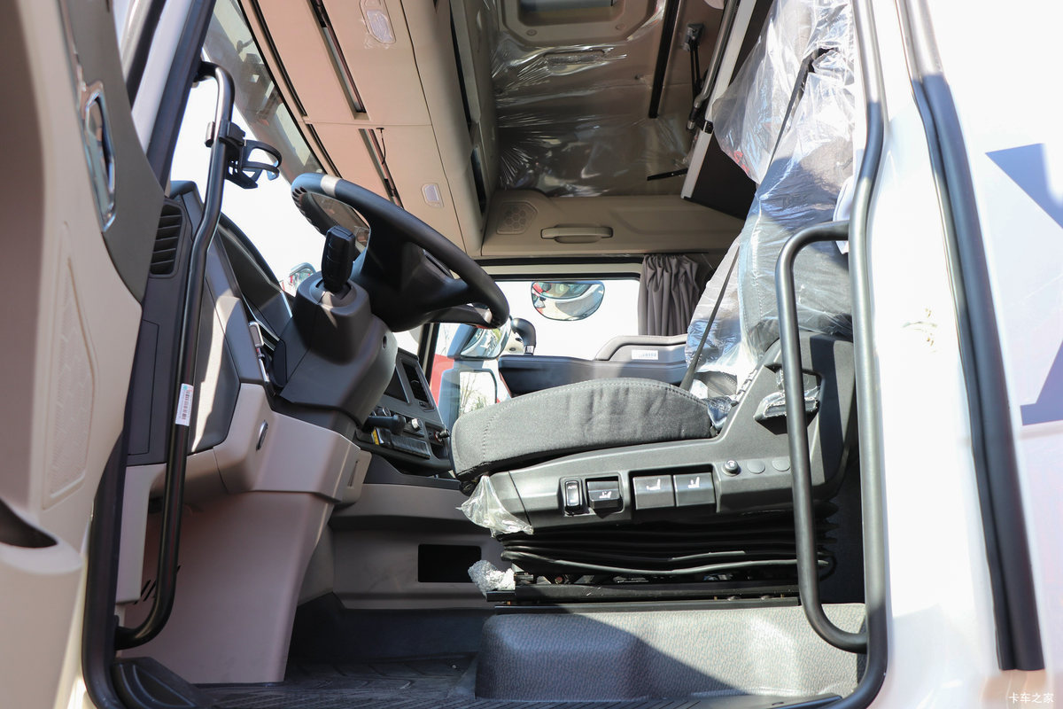 �й����� HOWO MAX 350���� 6X2 9.6���Զ��������ػ���(����)��ʻ��                                               