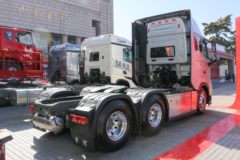 中国重汽 黄河 X7重卡 680马力 6X4 AMT自动档牵引车(ZZ4257Y344XF1)