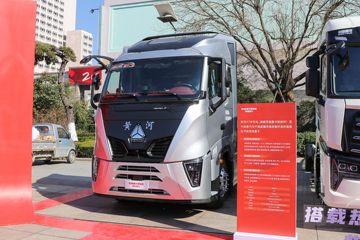 中国重汽 黄河 X7重卡 680马力 6X4 AMT自动档牵引车(ZZ4257Y344XF1)