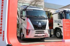 中国重汽 黄河 X7重卡 680马力 6X4 AMT自动档牵引车(ZZ4257Y344XF1)