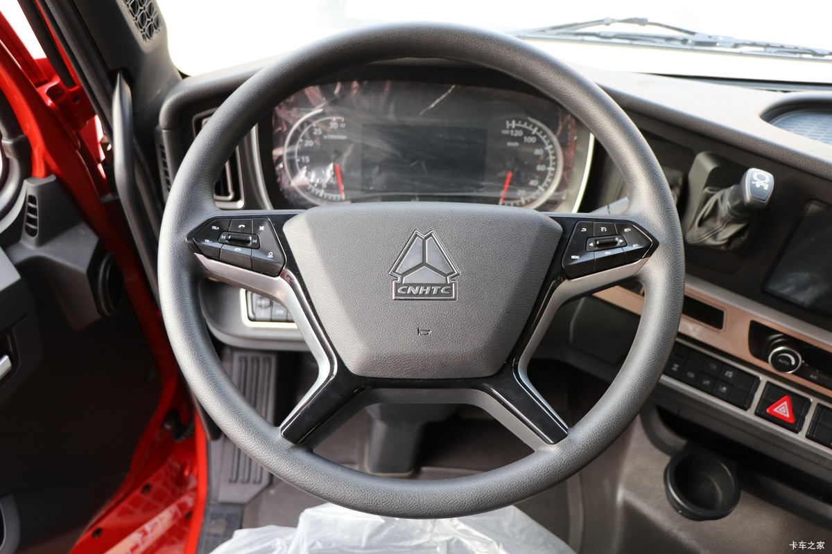�й����� HOWO TH7�ؿ� ���а� 610���� 6X4 AMT�Զ���ǣ����(����)��ʻ��                                               