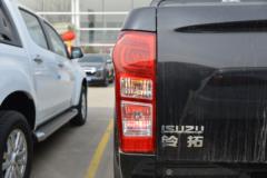 江西五十铃 铃拓 2022款 领尊版 2.0T汽油 220马力 四驱自动 双排皮卡 江西五十铃 铃拓 2022款 领尊版 2.0T汽油 220马力 四驱自动 双排皮卡