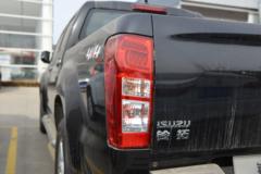 江西五十铃 铃拓 2022款 领尊版 2.0T汽油 220马力 四驱自动 双排皮卡 江西五十铃 铃拓 2022款 领尊版 2.0T汽油 220马力 四驱自动 双排皮卡