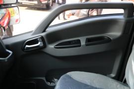 V系&nbsp;电动自卸车驾驶室图片