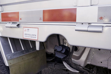 ���� �ٹ��¿� ������ 1.8L 125���� ���� 3.3�׵�������΢��(����)(��˫̥)(LZW1030LT6B)ͼƬ