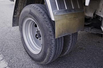 ���� �ٹ��¿� ������ 1.8L 125���� ���� 3.3�׵�������΢��(����)(��˫̥)(LZW1030LT6B)ͼƬ