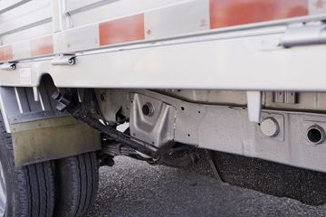 ���� �ٹ��¿� ������ 1.8L 125���� ���� 3.3�׵�������΢��(����)(��˫̥)(LZW1030LT6B)ͼƬ