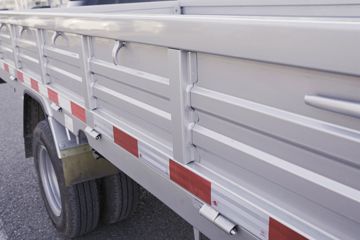 ���� �ٹ��¿� ������ 1.8L 125���� ���� 3.3�׵�������΢��(����)(��˫̥)(LZW1030LT6B)ͼƬ