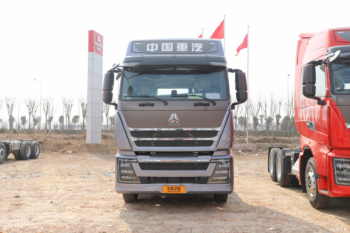 680匹潍柴动力+16挡AMT 重汽HOWO TH7 高效干线牵引车解析
