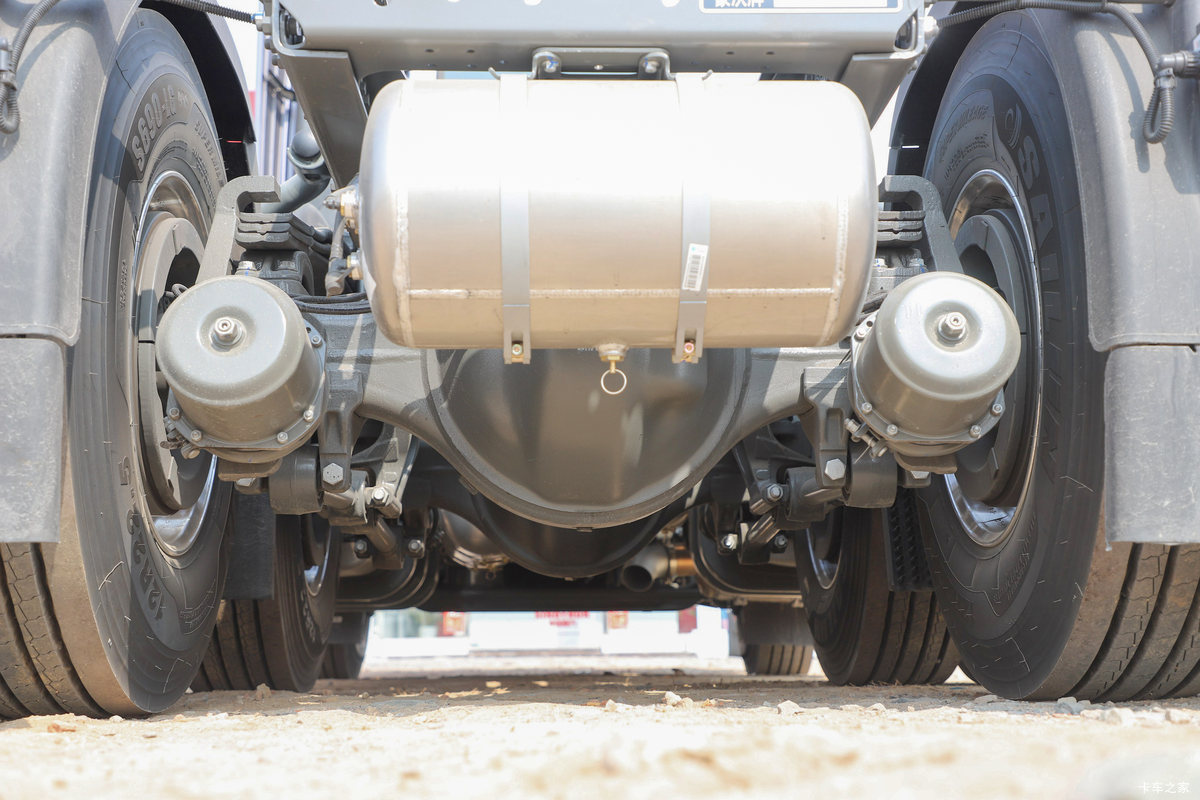 680匹潍柴动力+16挡AMT 重汽HOWO TH7 高效干线牵引车解析