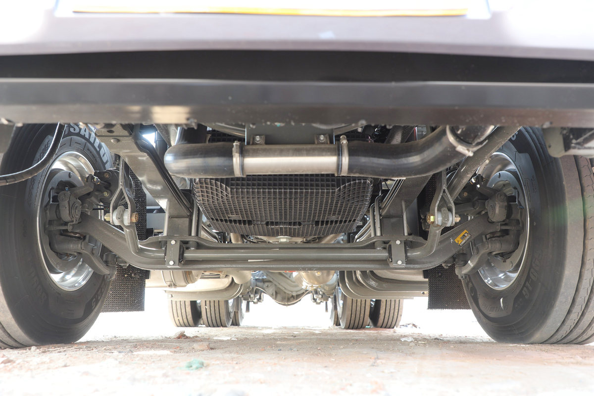 680匹潍柴动力+16挡AMT 重汽HOWO TH7 高效干线牵引车解析