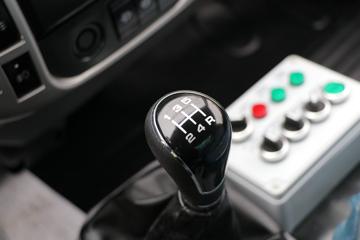 ����ʱ�� С��֮��3 115���� 4X2 ѹ��ʽ������(����)(��������)(CLW5040ZYSBDP)ͼƬ